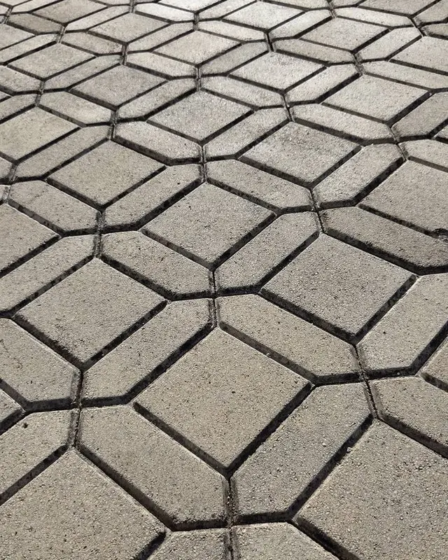 Pavajul hexagonal după spălare, cu rosturile curate